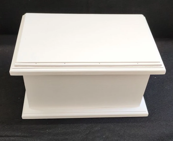 मानव राख के लिए लकड़ी के छोटे कलश
